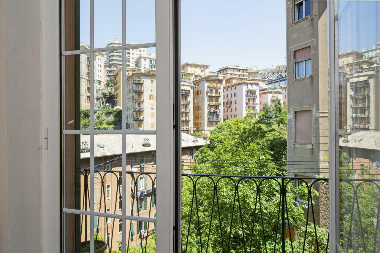 Sunny Apartment Over The Harbor Генуя Экстерьер фото